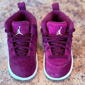Jordan 12 Retro Bordeaux (TD)
Size 7C